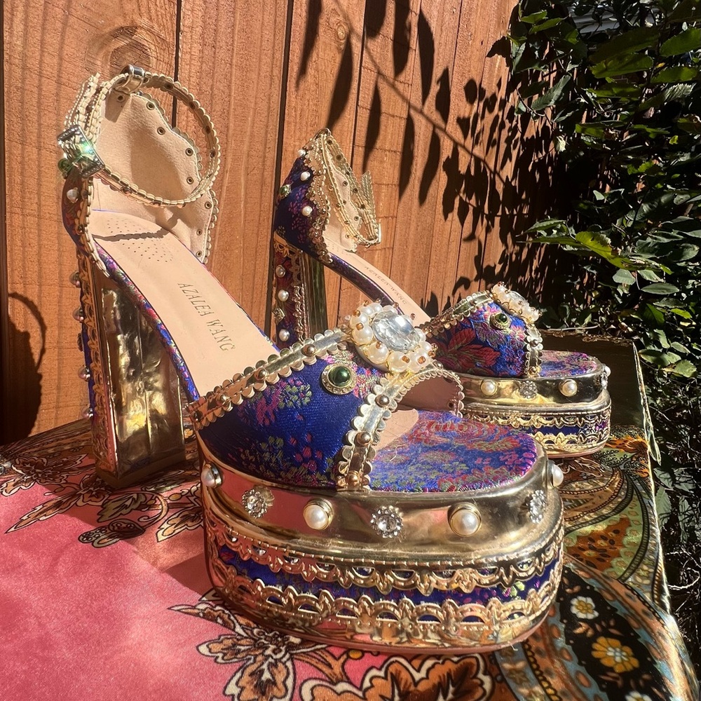 Elegant Pearl-Embellished Women's Platform Heels - Picture 2 of 5